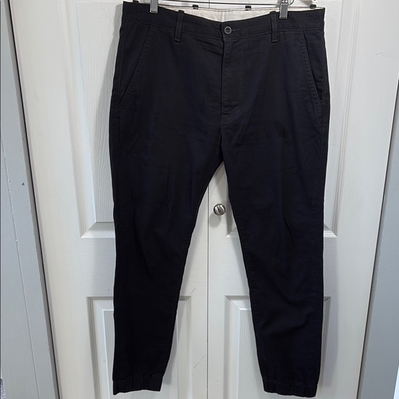 Levi's Black Chinos Slim Fit - Picture 1 of 9
